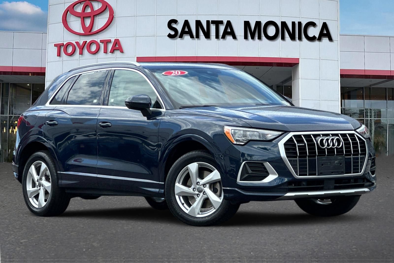 Used 2020 Audi Q3 2.0T Premium w/ Convenience Package AWD/4WD image 2