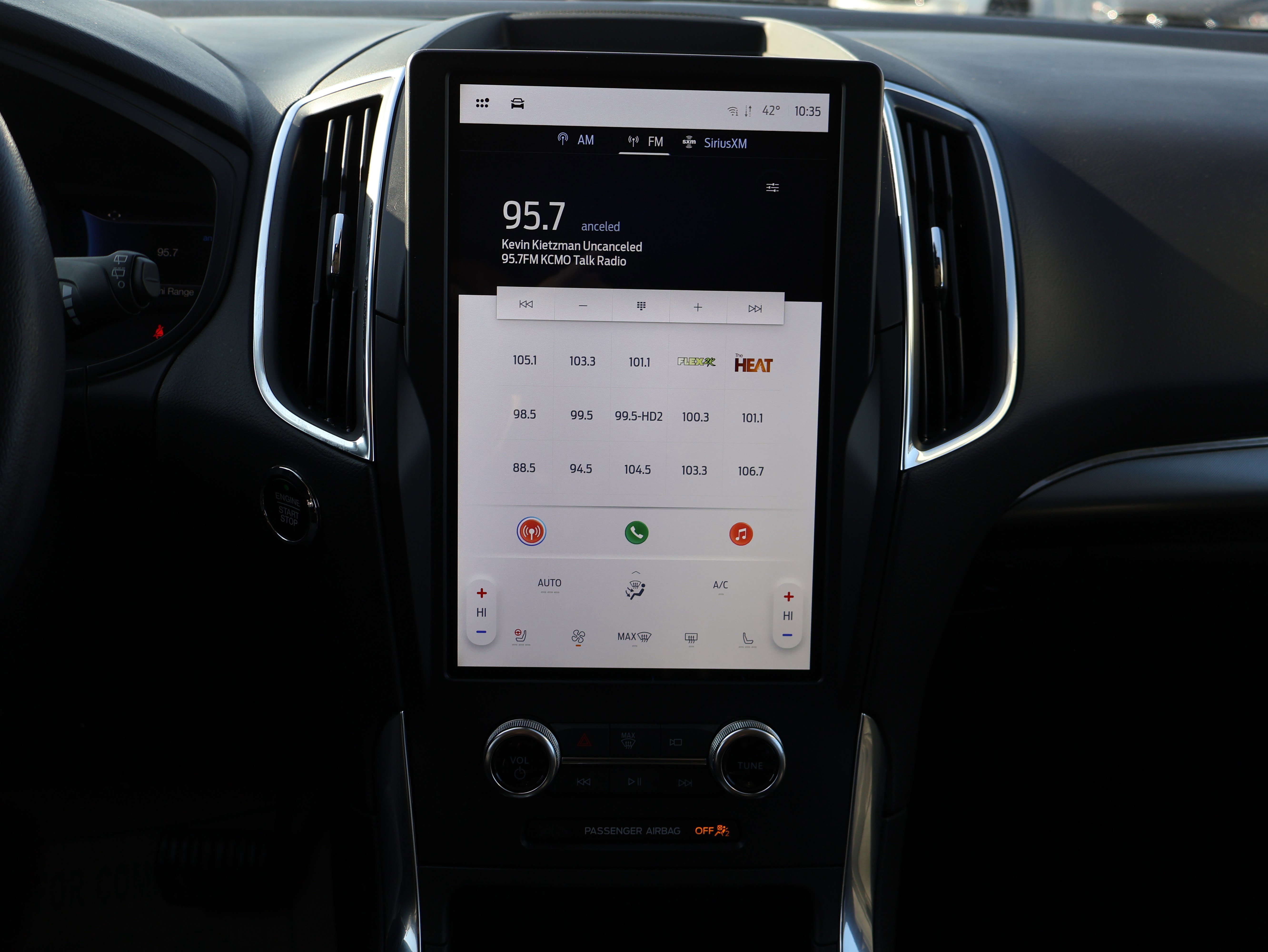 Used 2024 Ford Edge Titanium image 25