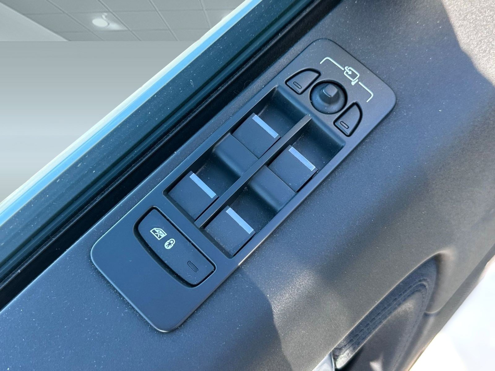 Used 2020 Land Rover Discovery Sport SE image 21