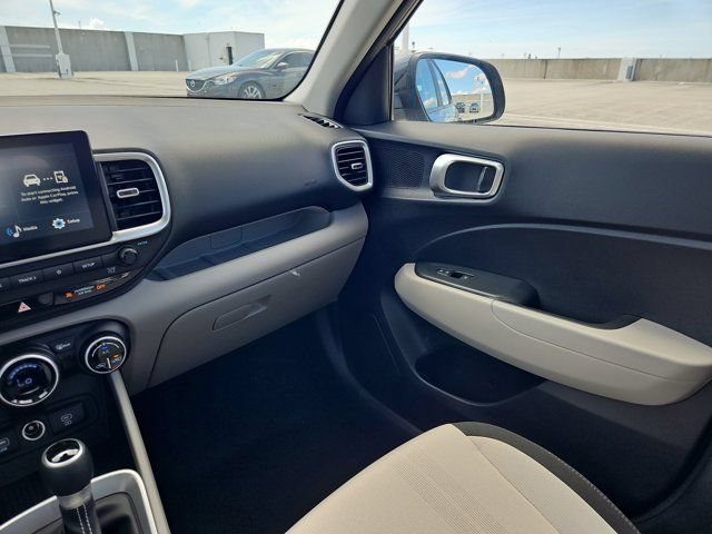 New 2025 Hyundai Venue SEL FWD image 9