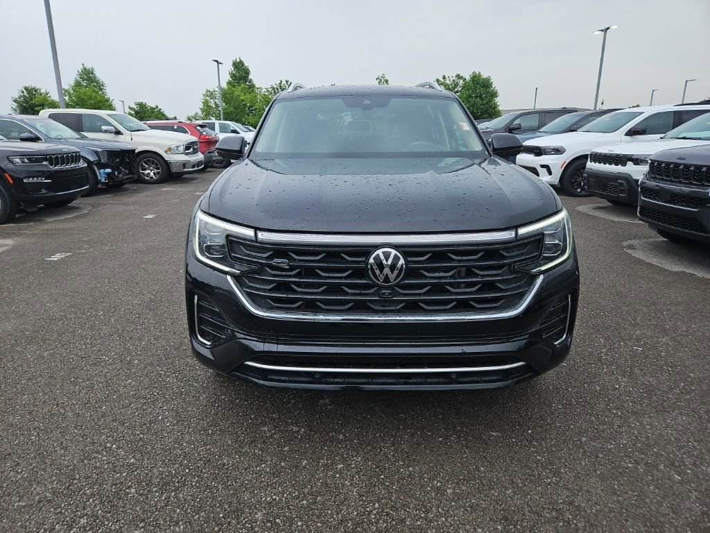 Used 2024 Volkswagen Atlas SEL Premium R-Line AWD/4WD image 2