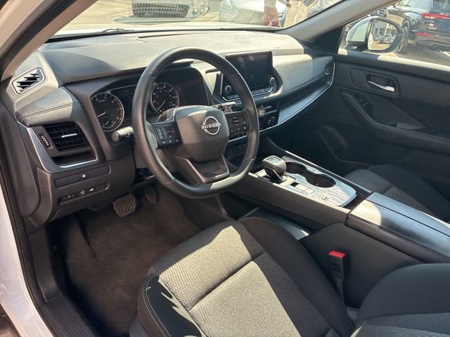 Used 2025 Nissan Rogue SV image 18