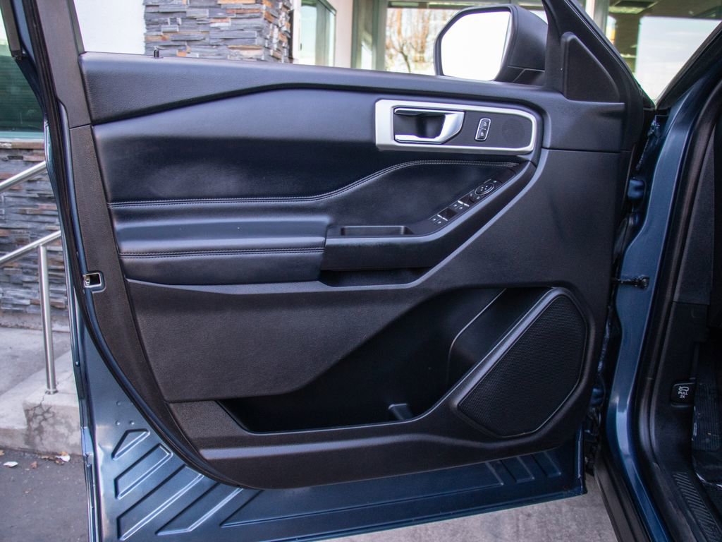 Used 2020 Ford Explorer XLT w/ Equipment Group 202A image 9