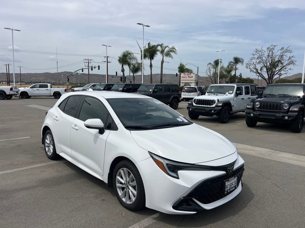 Used 2023 Toyota Corolla SE image 2