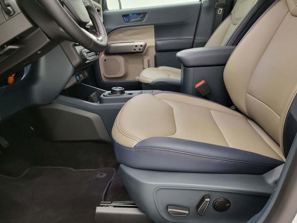 Used 2025 Ford Maverick Lariat w/ 4K Tow Package image 3