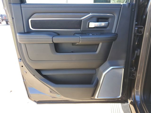 New 2026 RAM 3500 Laramie AWD/4WD image 15