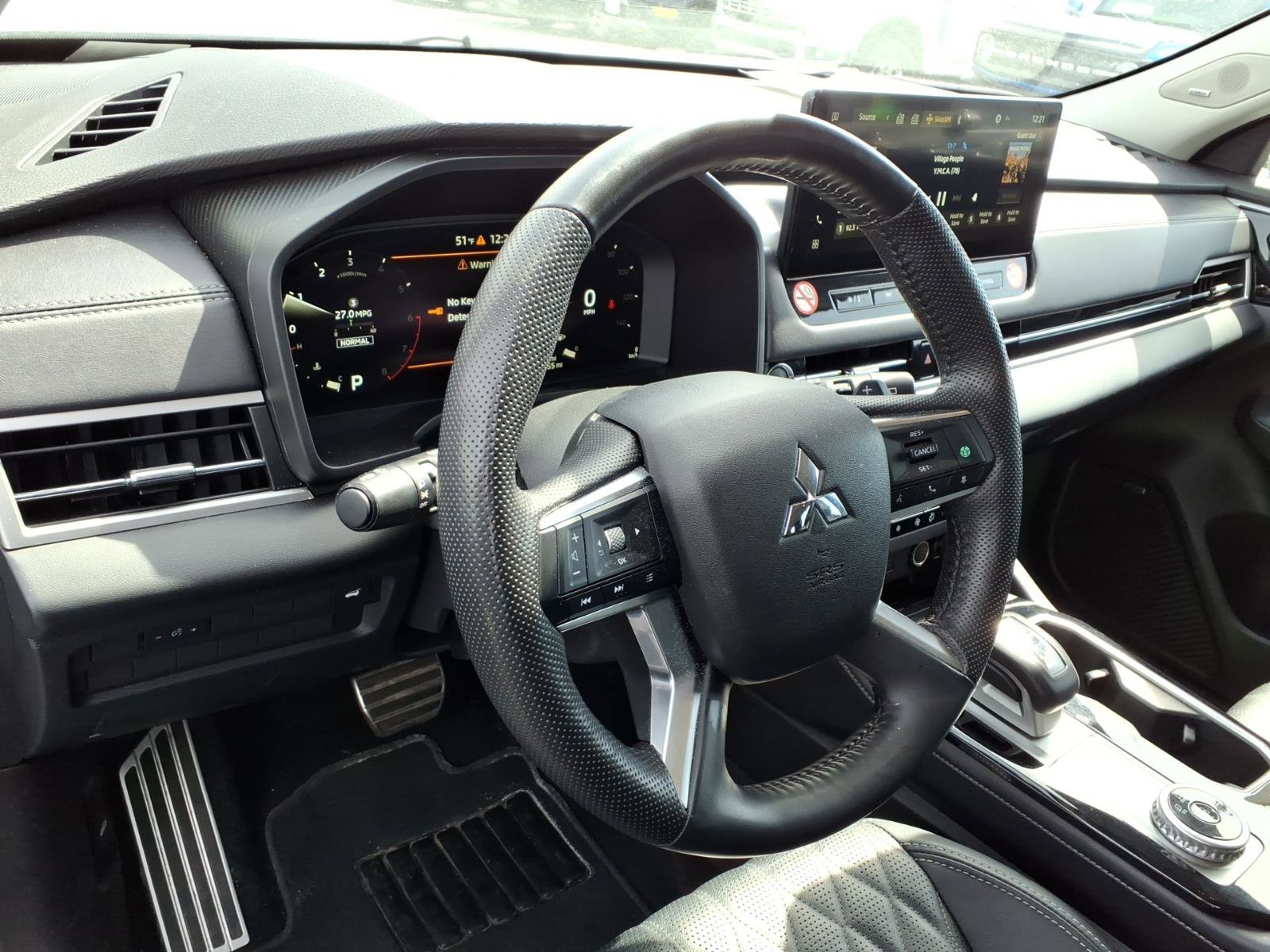 Used 2025 Mitsubishi Outlander SEL image 9