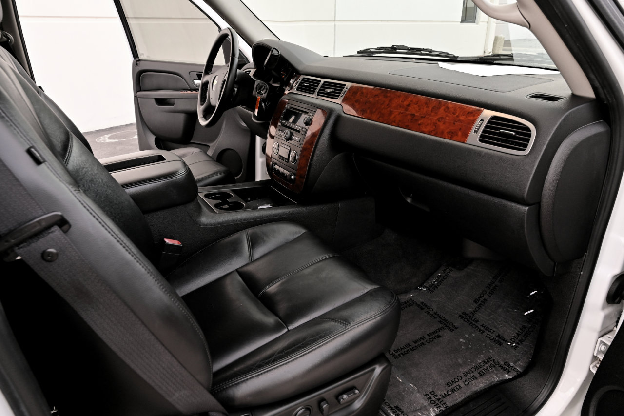 Used 2010 Chevrolet Tahoe LT w/ Luxury Package image 12