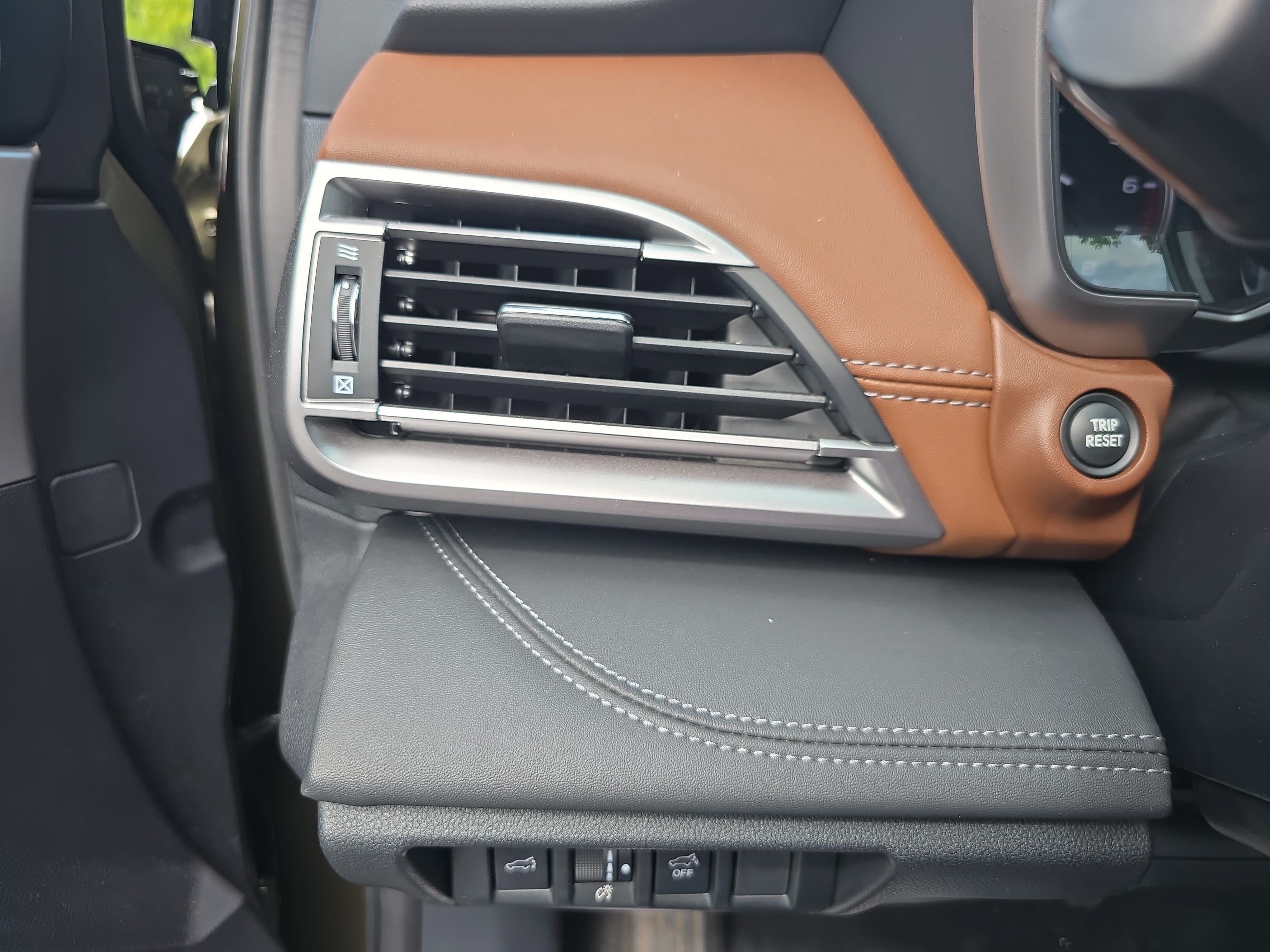Used 2022 Subaru Outback Touring XT AWD/4WD image 27