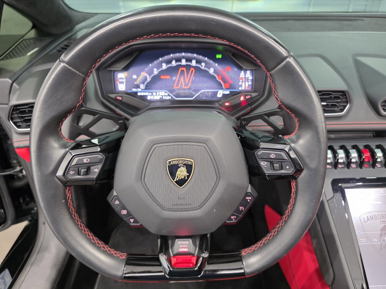 Used 2022 Lamborghini Huracan EVO RWD image 10