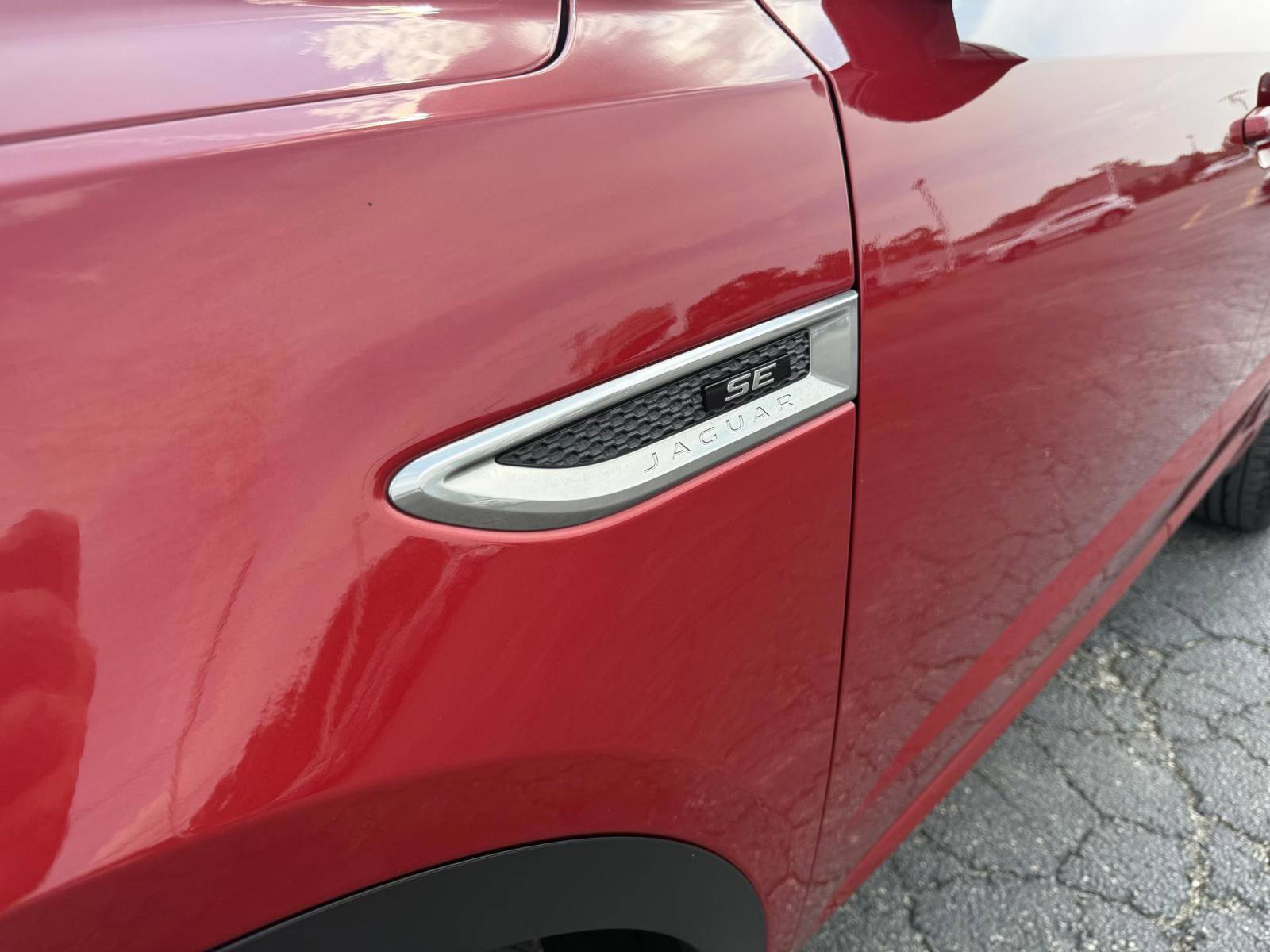 Used 2019 Jaguar E-PACE R-Dynamic SE image 16