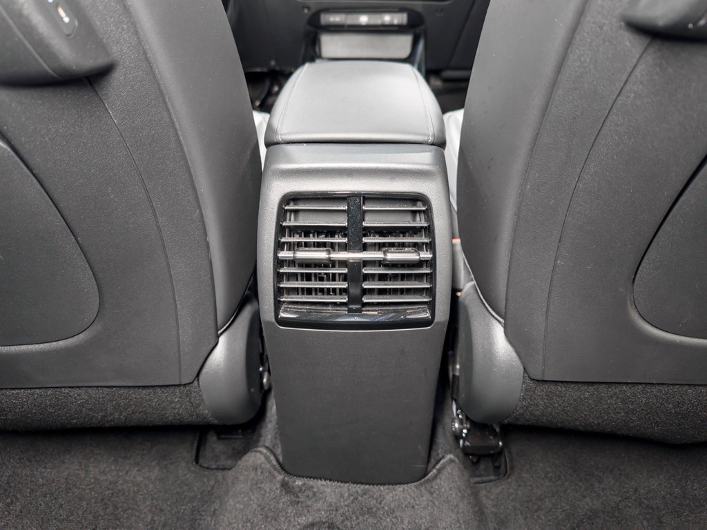 Used 2023 Kia Niro SX Touring image 21