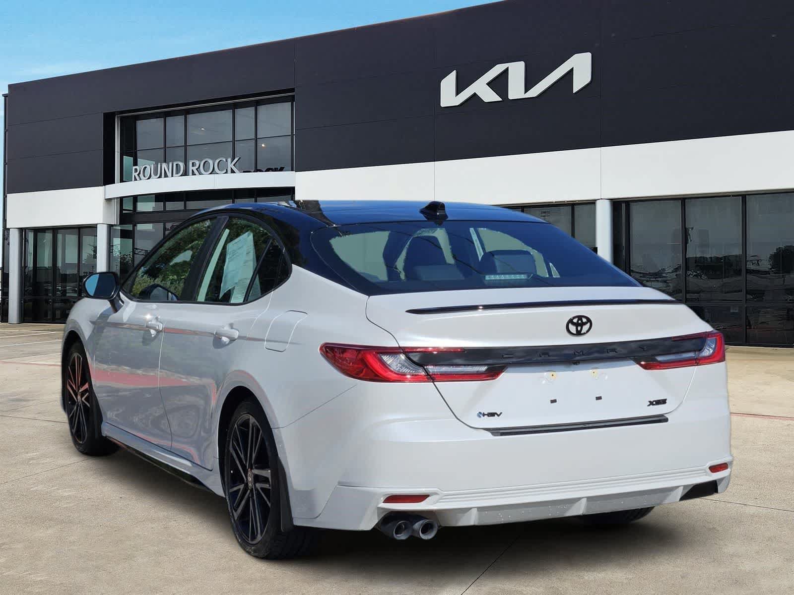 Used 2025 Toyota Camry XSE FWD image 5