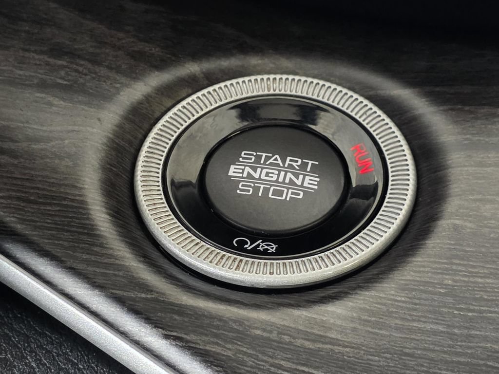 Used 2022 Jeep Grand Cherokee L Limited RWD image 23