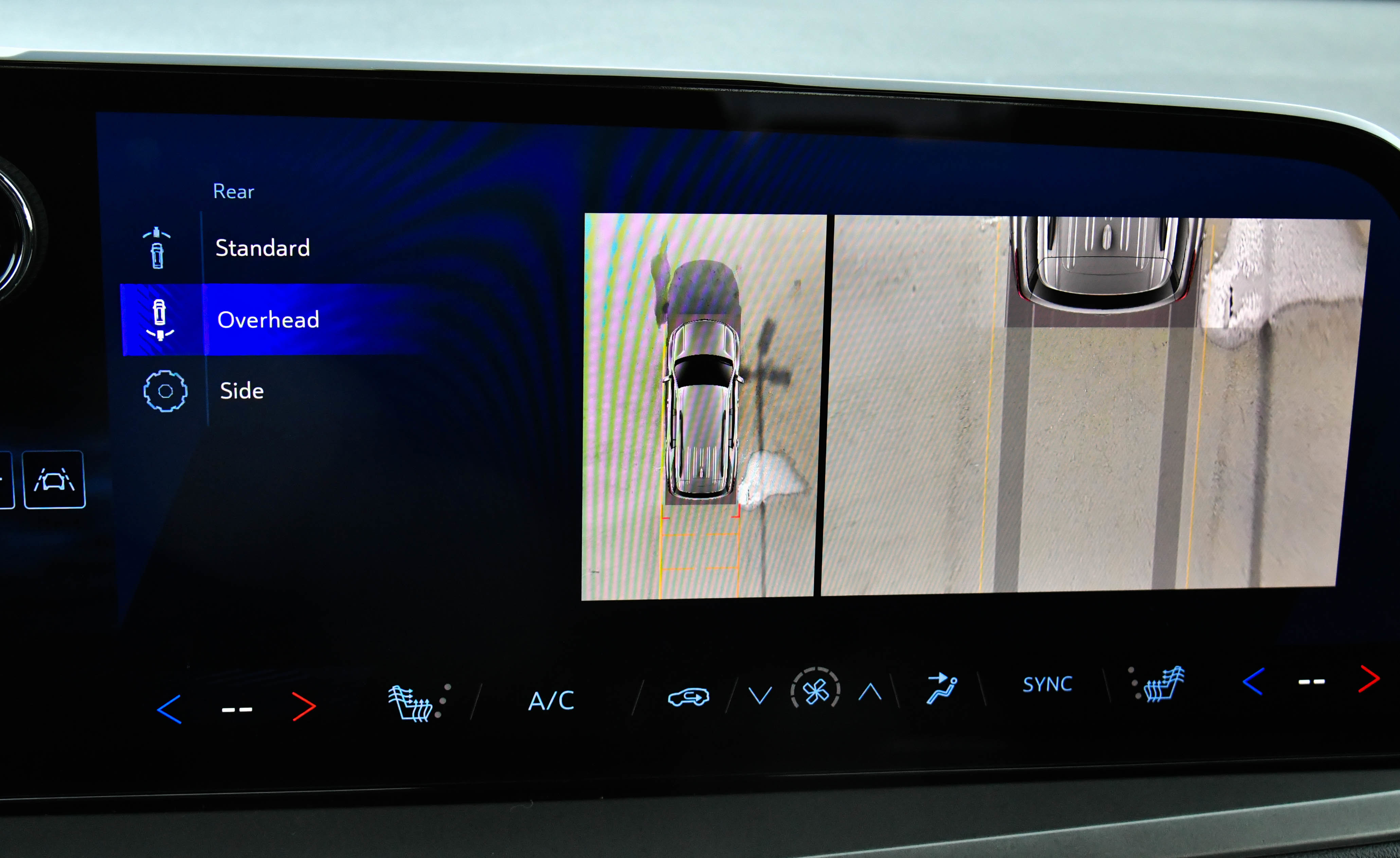 Used 2024 Chevrolet Traverse LT image 21