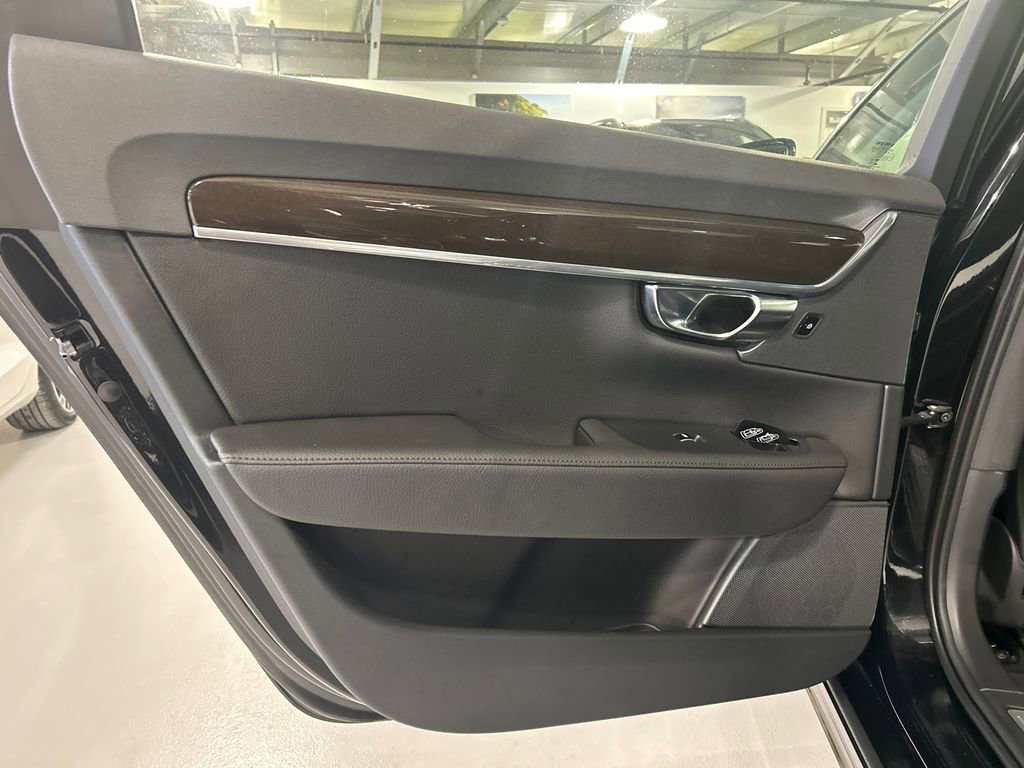 Used 2020 Volvo S90 T6 Momentum w/ Protection Package Premier image 24