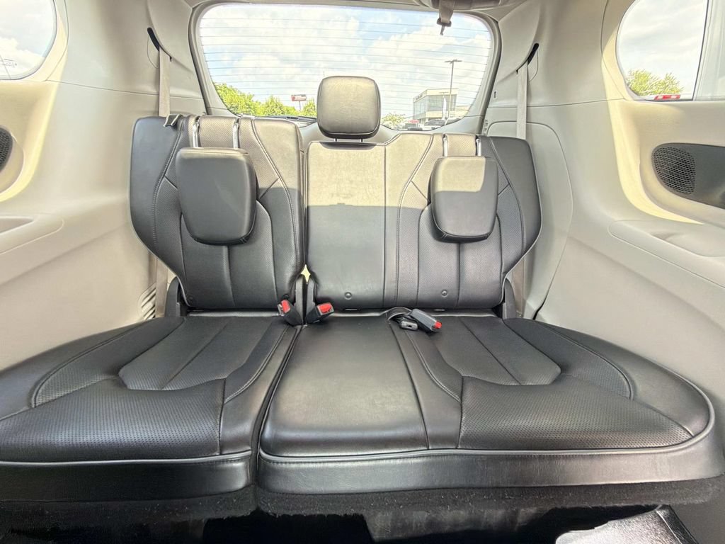 Used 2020 Chrysler Pacifica Limited FWD image 17