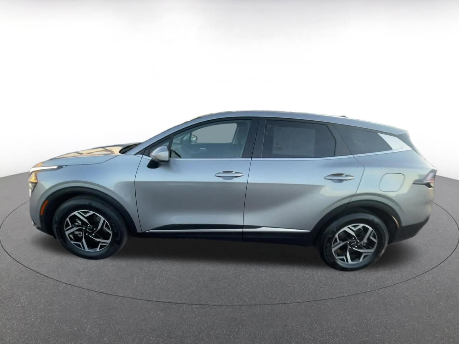 Used 2025 Kia Sportage LX FWD image 9