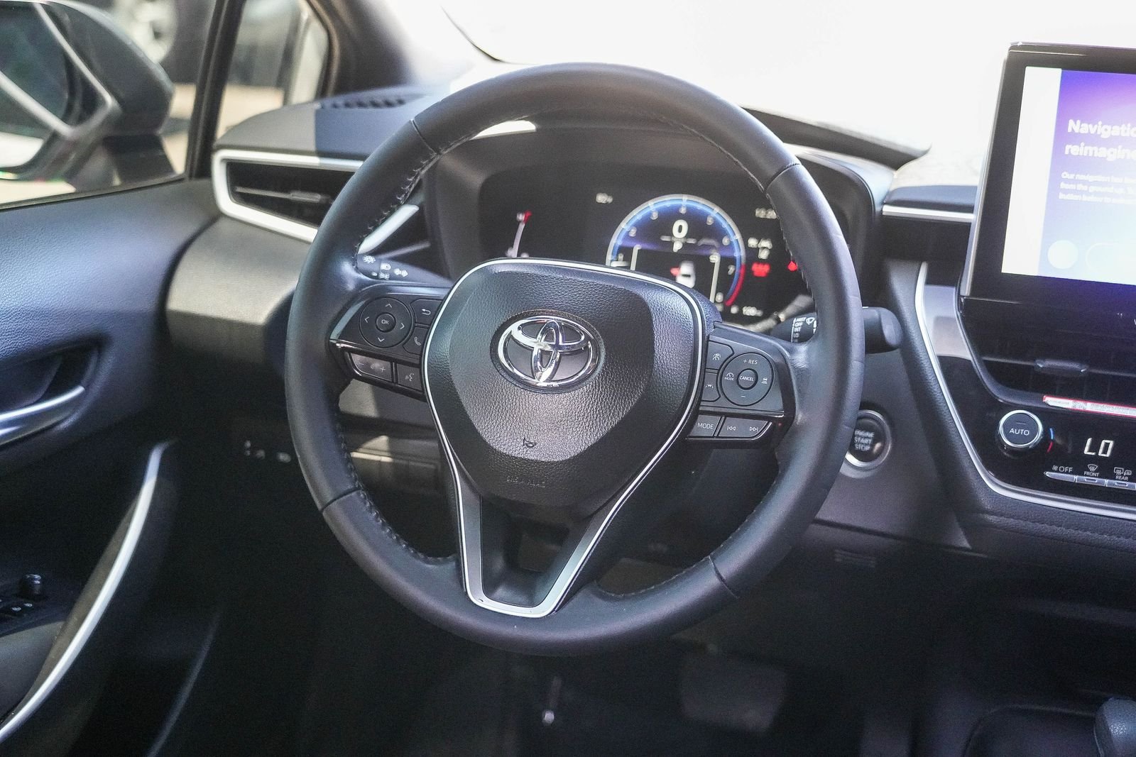 Certified 2025 Toyota Corolla SE w/ SE Premium Package FWD image 15