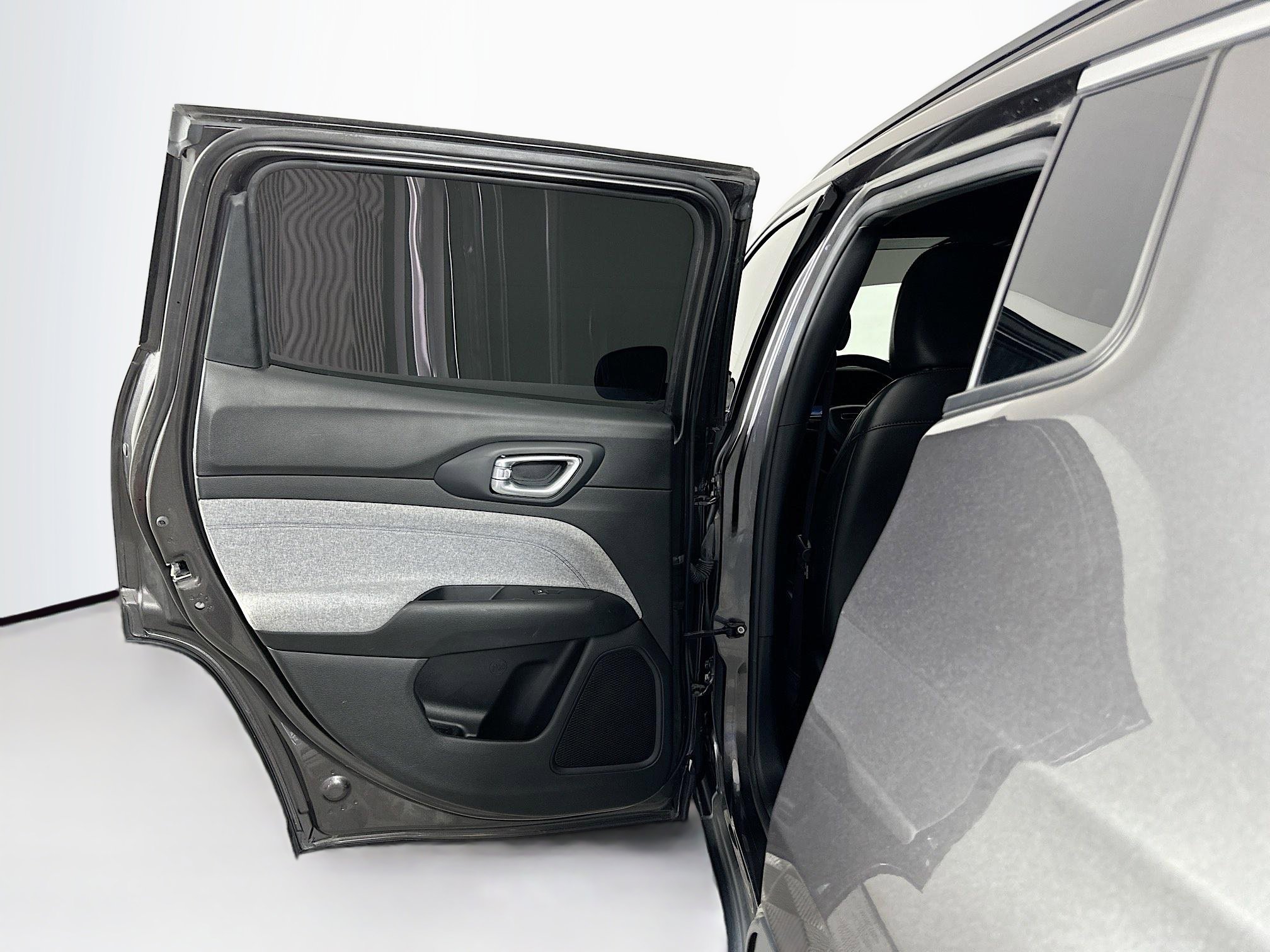 Used 2023 Jeep Compass Latitude image 25