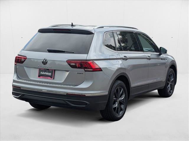 Used 2023 Volkswagen Tiguan SE w/ Panoramic Sunroof Package image 5