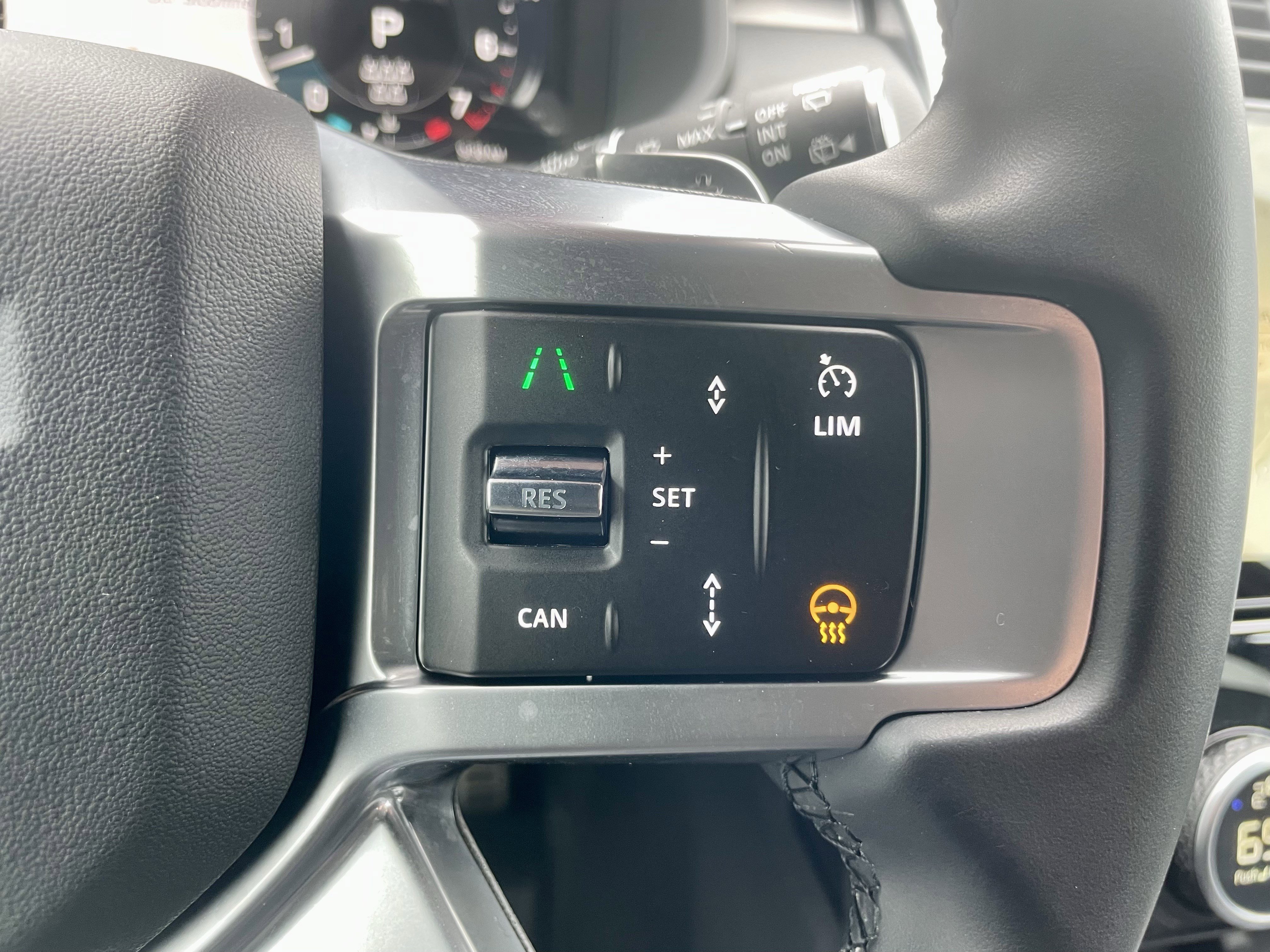 Certified 2024 Land Rover Discovery Dynamic SE image 22