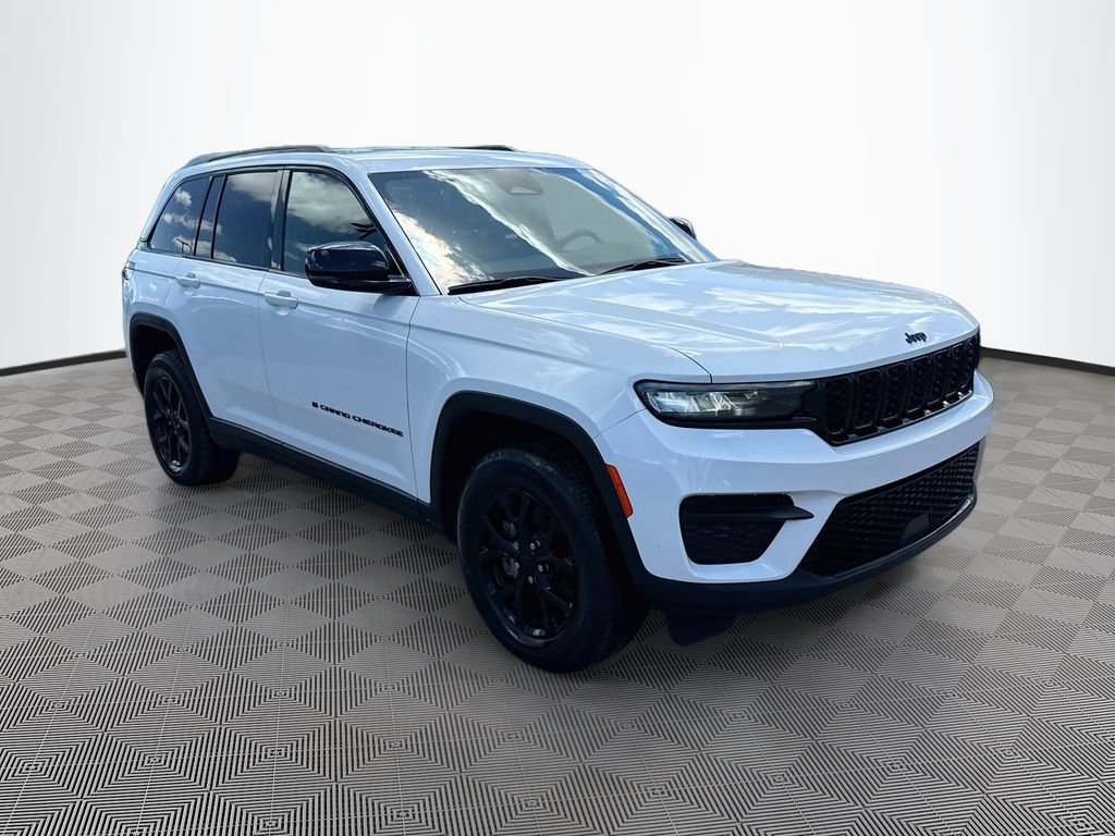 Used 2024 Jeep Grand Cherokee Altitude RWD image 4
