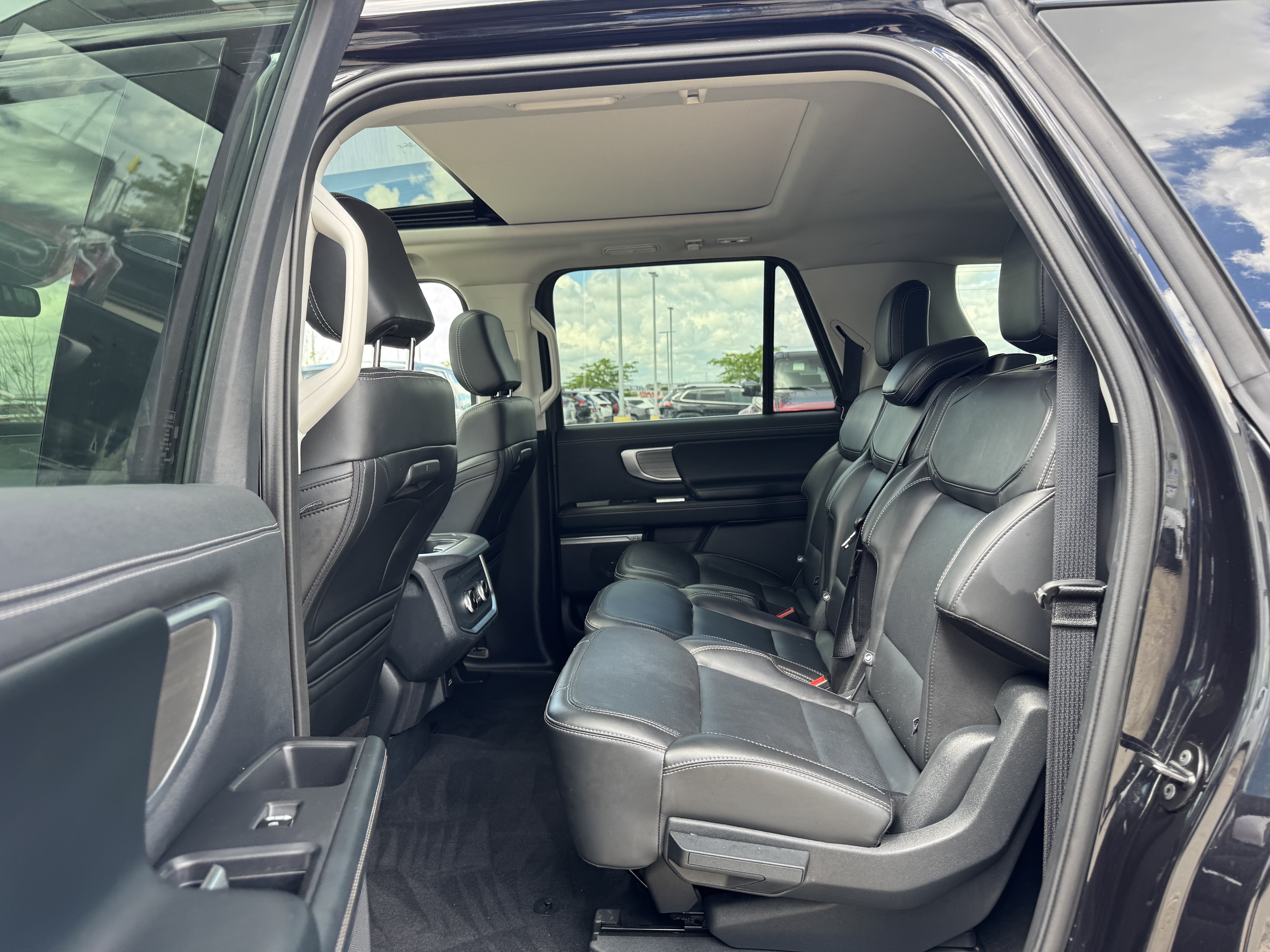Used 2025 Ford Expedition Max Platinum AWD/4WD image 8