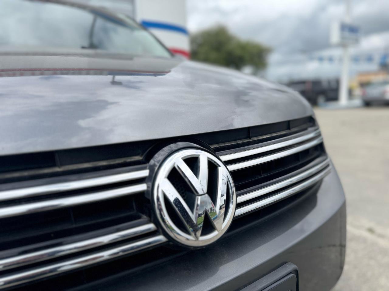 Used 2016 Volkswagen Tiguan S image 9