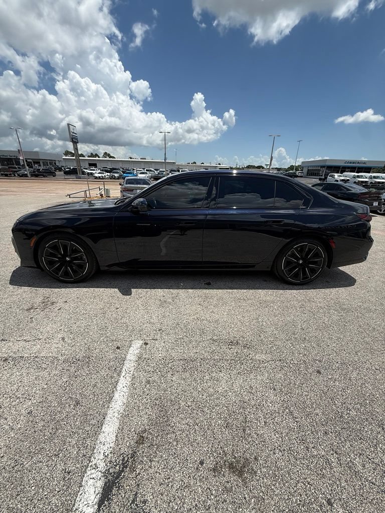 Used 2023 BMW 760i xDrive AWD/4WD image 4