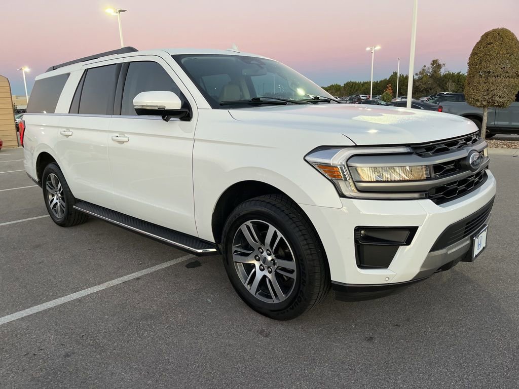 Used 2023 Ford Expedition Max XLT image 3