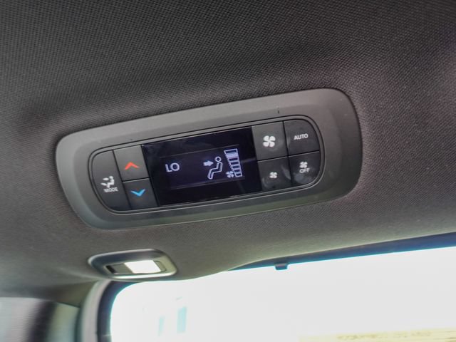 Used 2025 Chrysler Pacifica Limited FWD image 27