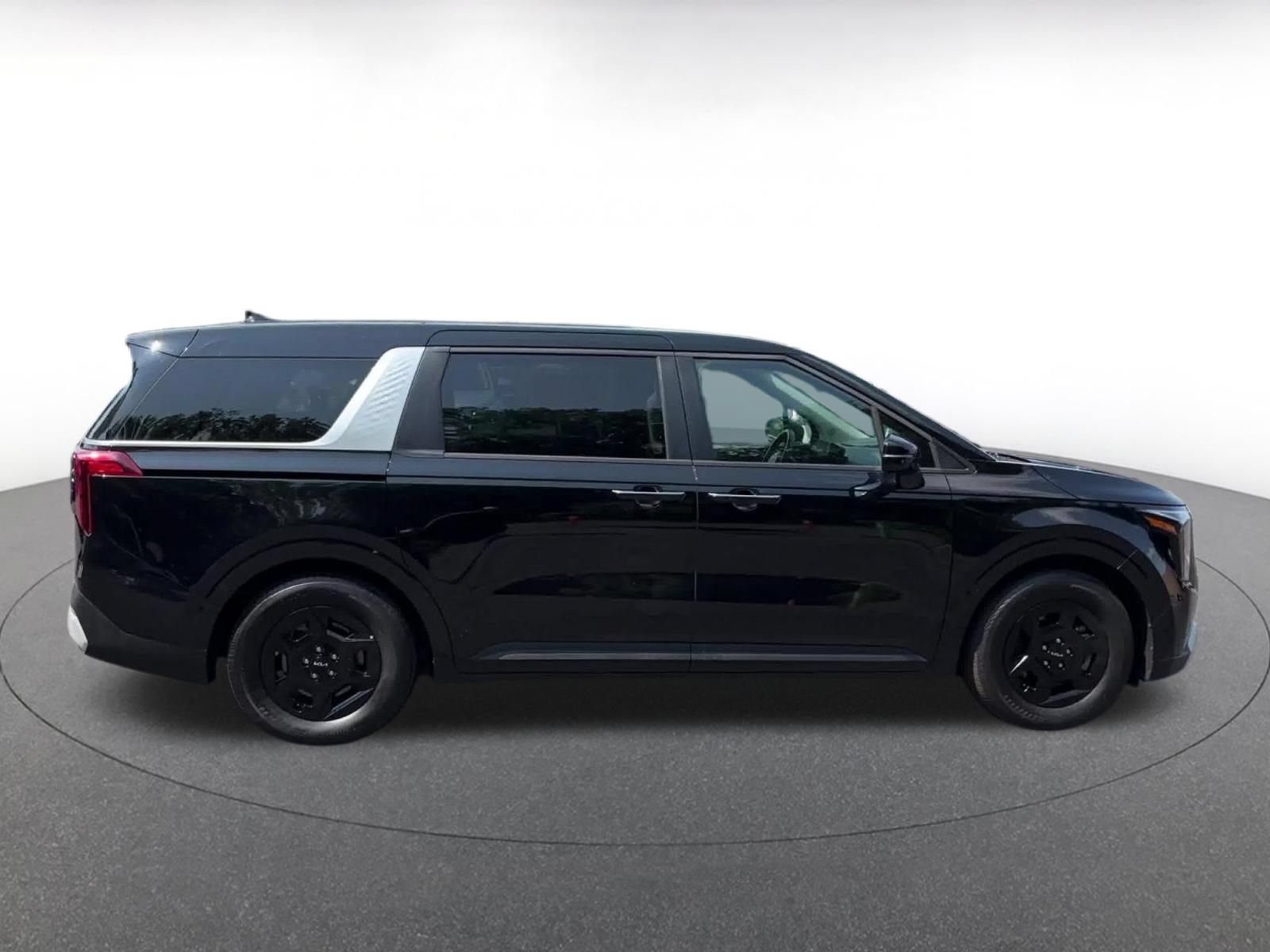 Used 2026 Kia Carnival FWD image 16