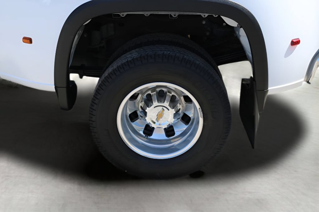 Used 2025 Chevrolet Silverado 3500 LT w/ Safety Package AWD/4WD image 9