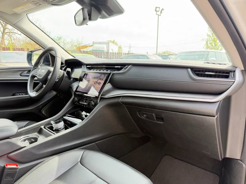 Used 2024 Jeep Grand Cherokee Limited image 28