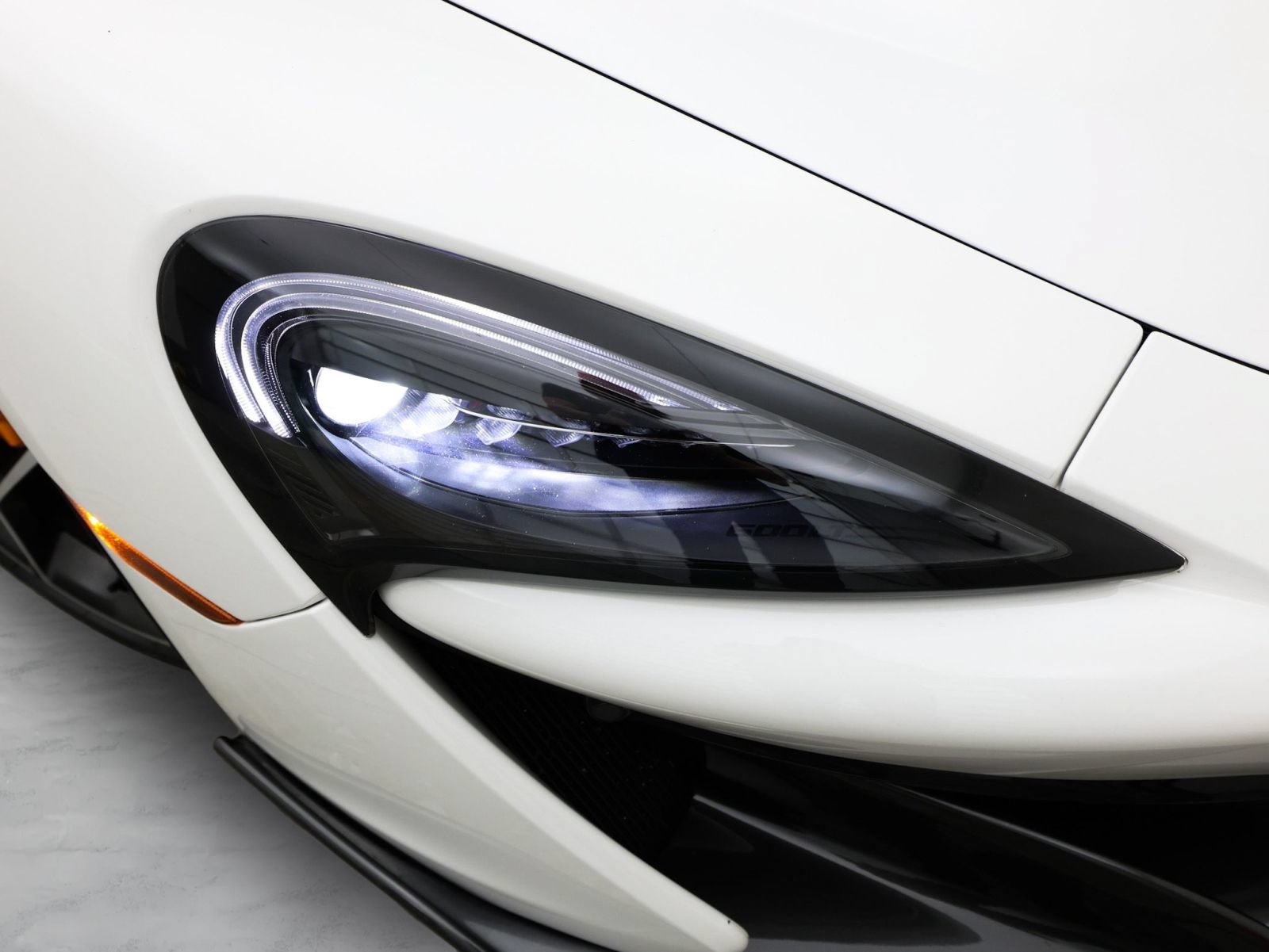 Used 2020 McLaren 600LT Spider RWD image 35