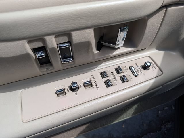 Used 1995 Cadillac De Ville Sedan FWD image 9