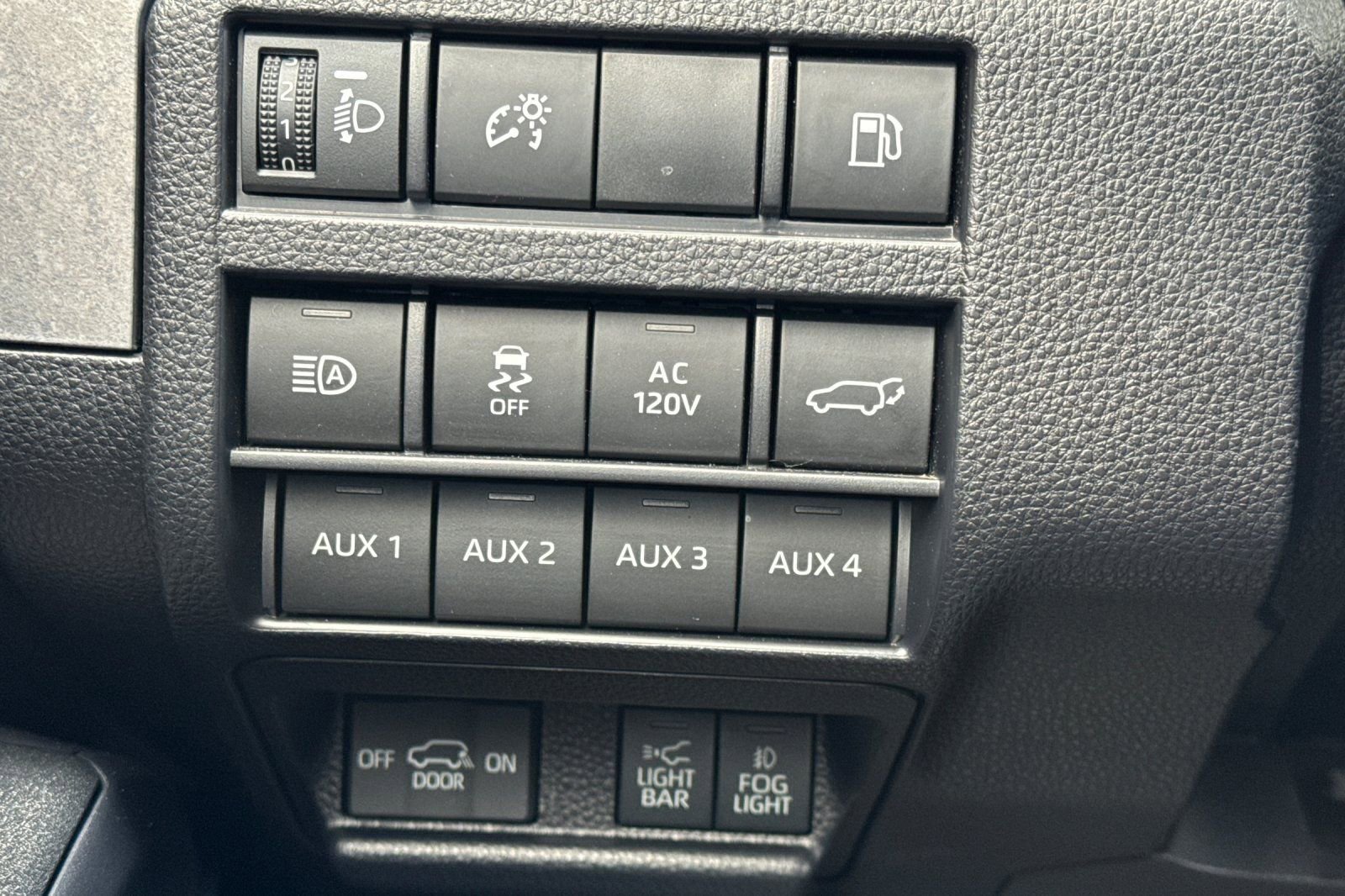 Certified 2025 Toyota 4Runner Trailhunter image 32