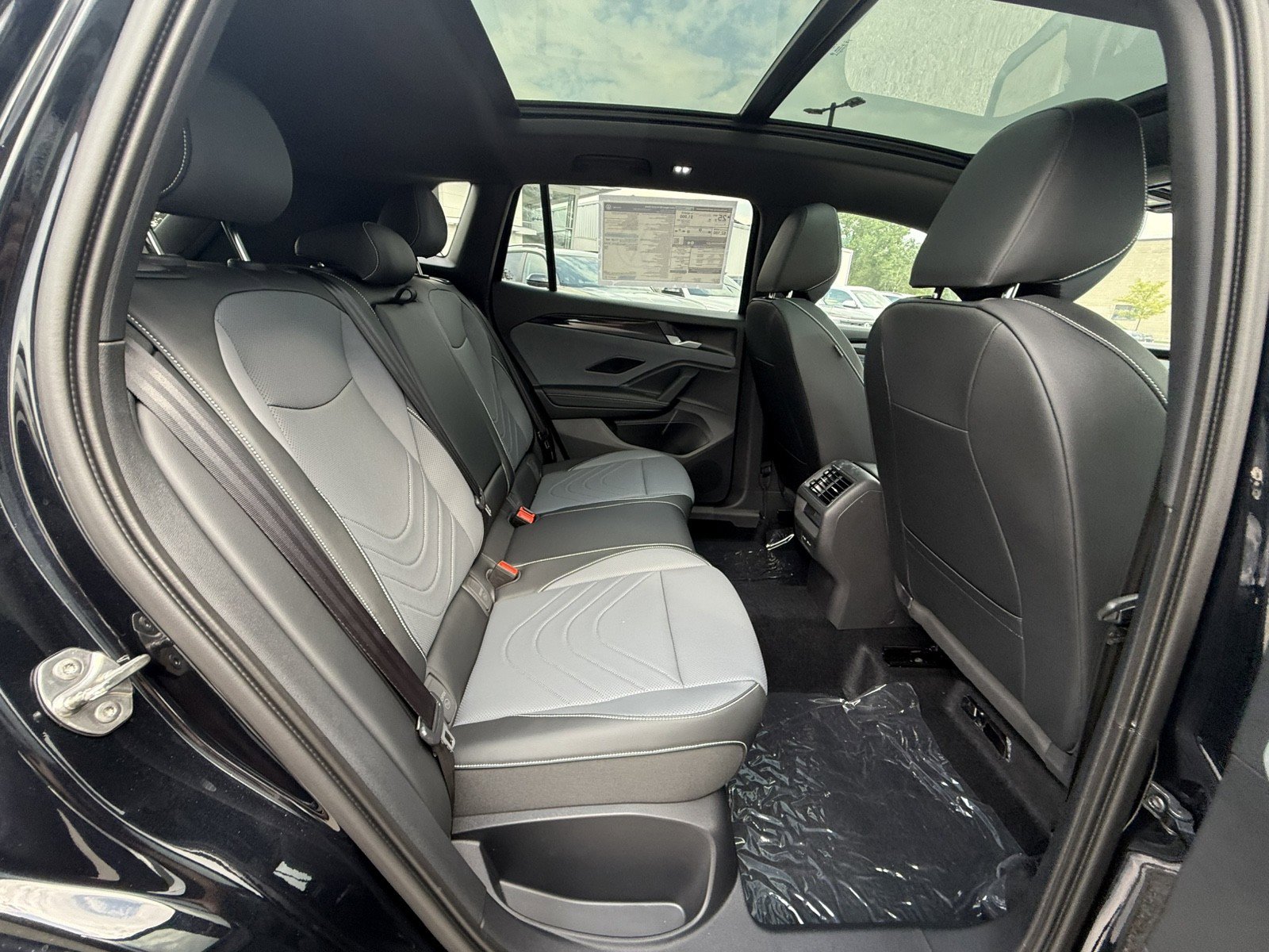 New 2025 Volkswagen Tiguan SE R-Line image 22