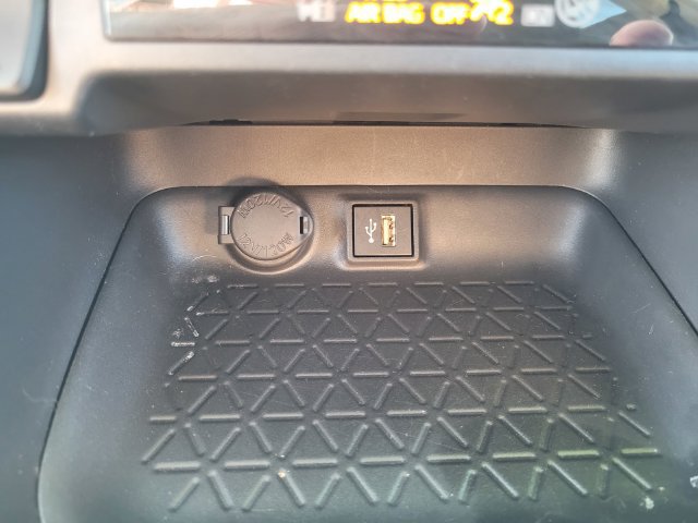 Used 2024 Toyota RAV4 XLE FWD image 25