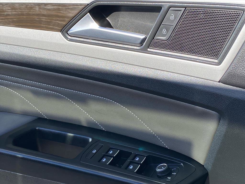 Used 2021 Volkswagen Atlas SE w/ Towing Package image 17