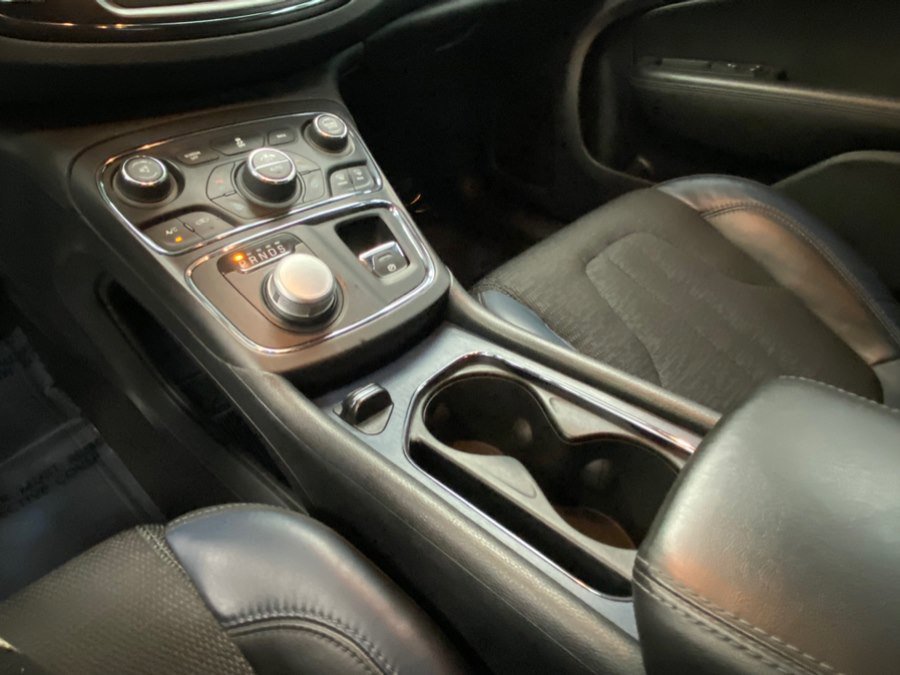 Used 2016 Chrysler 200 S w/ Comfort Group image 28