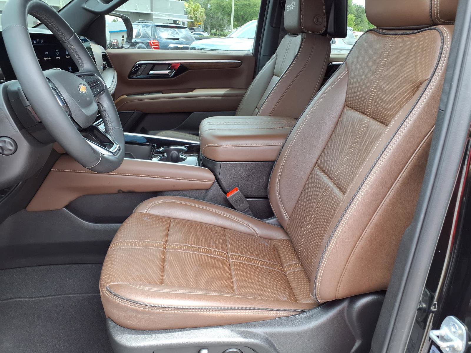 Used 2025 Chevrolet Tahoe High Country AWD/4WD image 14