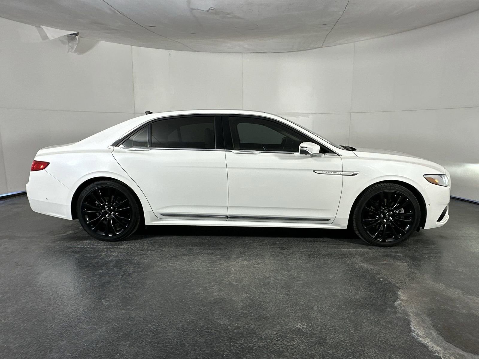 Used 2020 Lincoln Continental Reserve w/ Luxury Package image 9