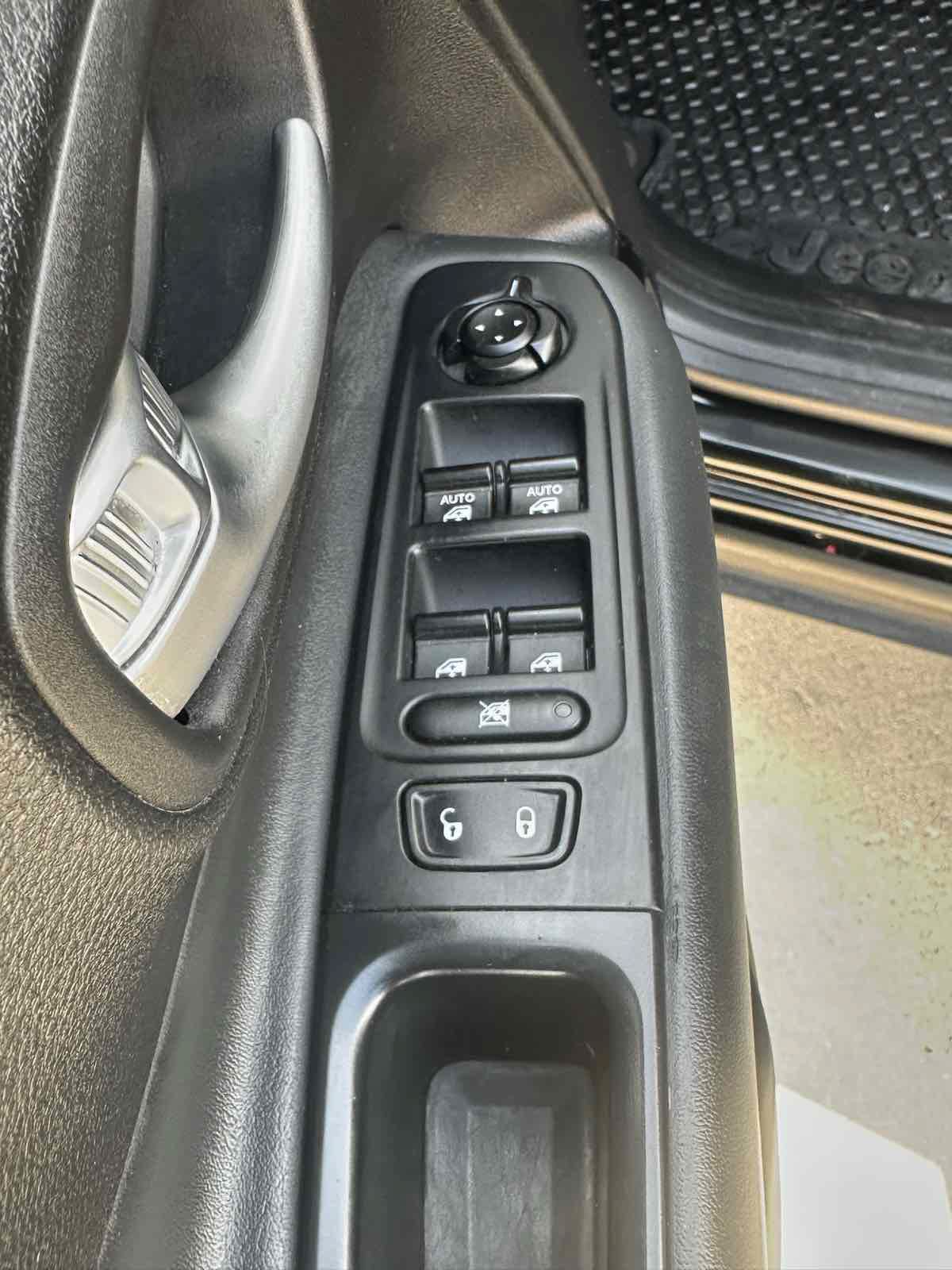 Used 2019 Jeep Renegade Altitude w/ Quick Order Package 2XM AWD/4WD image 23