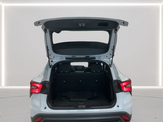 Used 2024 Chevrolet Trax RS w/ Driver Confidence Package FWD image 18