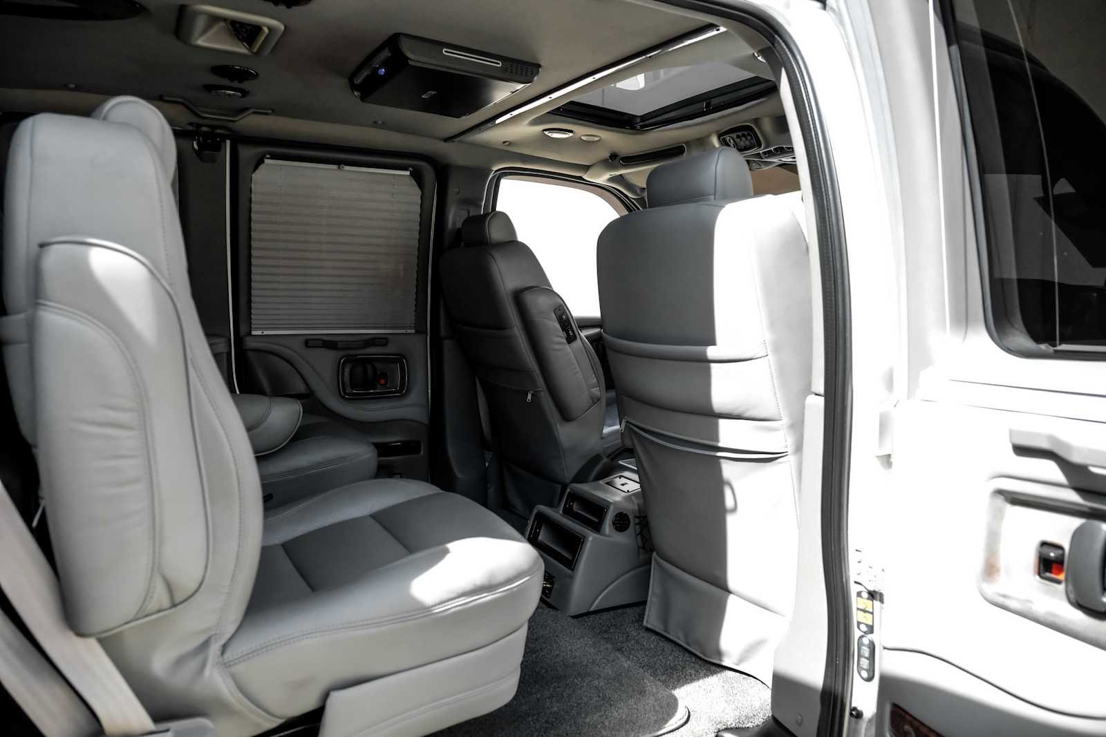 Used 2011 Chevrolet Express 1500 image 37