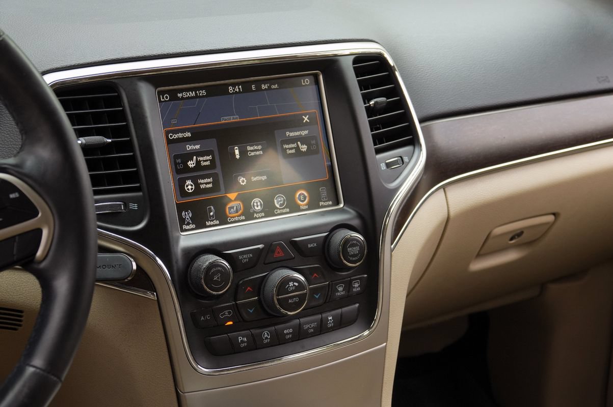 Used 2017 Jeep Grand Cherokee Limited RWD image 9