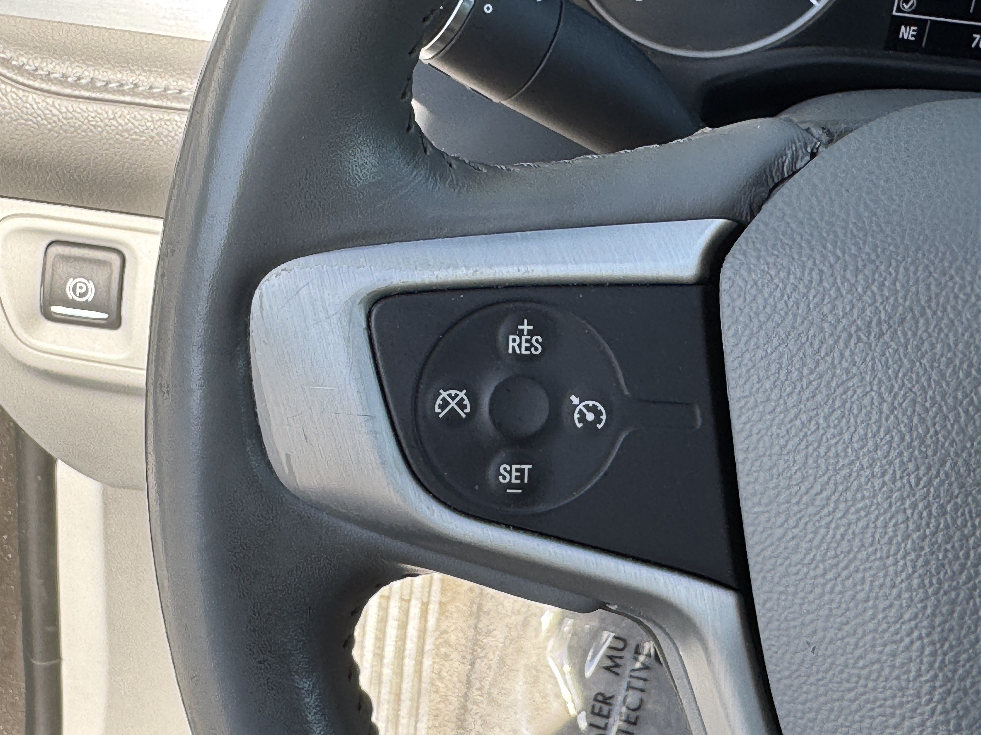Used 2019 GMC Acadia SLE w/ LPO, Black Accent Package FWD image 29
