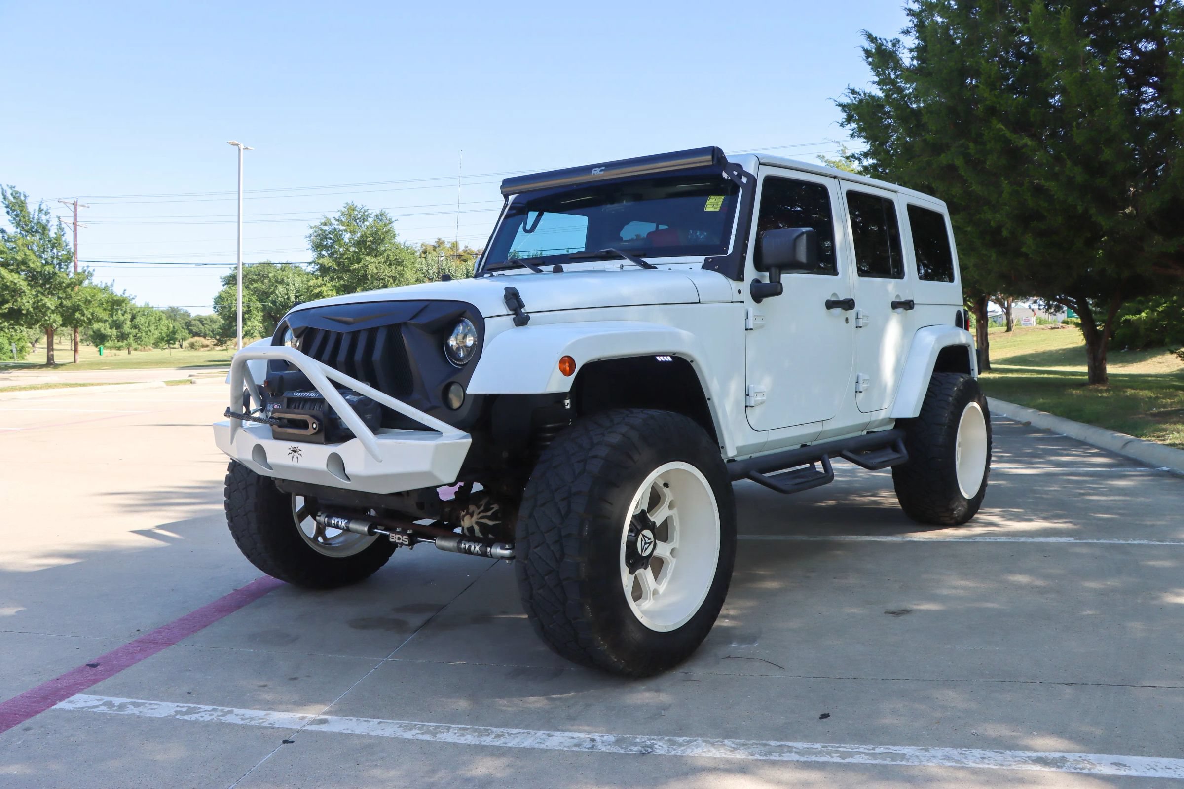 Used 2015 Jeep Wrangler Unlimited Sahara w/ Connectivity Group AWD/4WD image 3